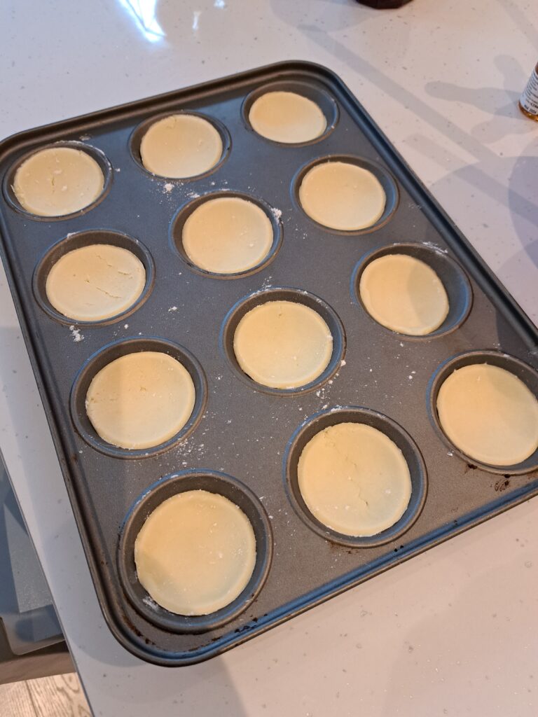 bun tray with pastry